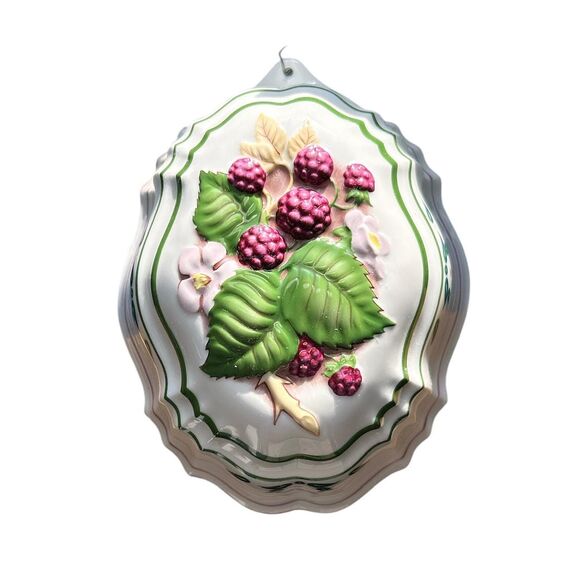 Vintage Franklin Mint Le Cordon Bleu Oval Black Raspberry Ceramic Wall Mold - Picture 1 of 5
